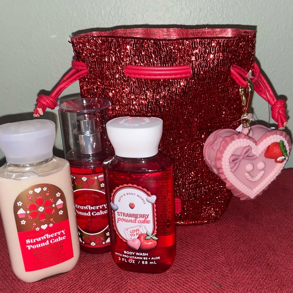 STRAWBERRY POUND CAKE REGULAR & TRAVEL SIZES NINE ITEMS + REUSABLE GIFT BAG - Picture 4 of 5